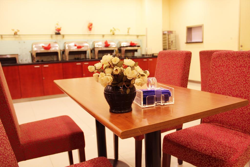 Hanting Express Kunming Yieryi Street Yunnan Normal University Branch Bagian luar foto