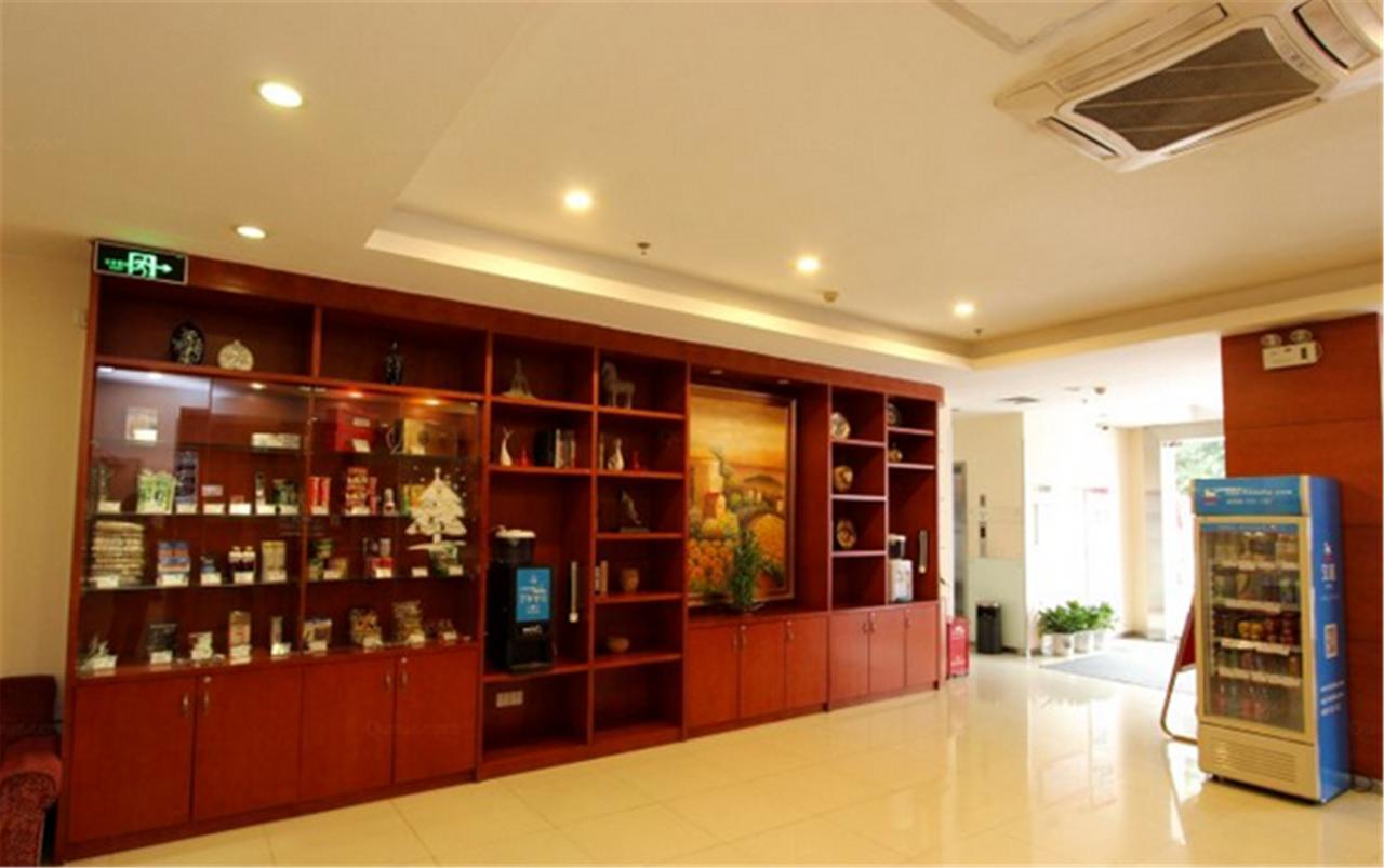 Hanting Express Kunming Yieryi Street Yunnan Normal University Branch Bagian luar foto